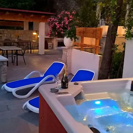 شقة Dalmacija بريلا